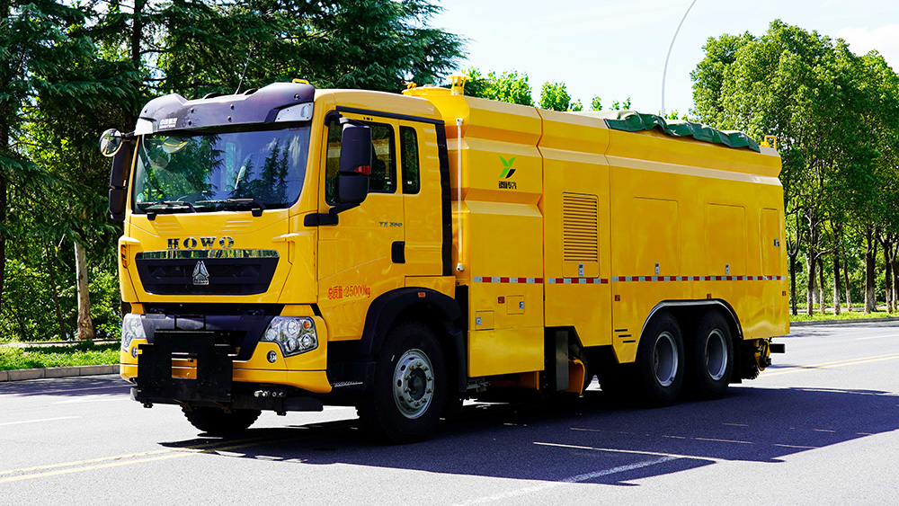 重汽豪沃除雪车