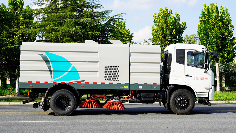 东风天锦扫路车