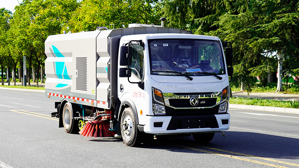 东风多利卡洗扫车