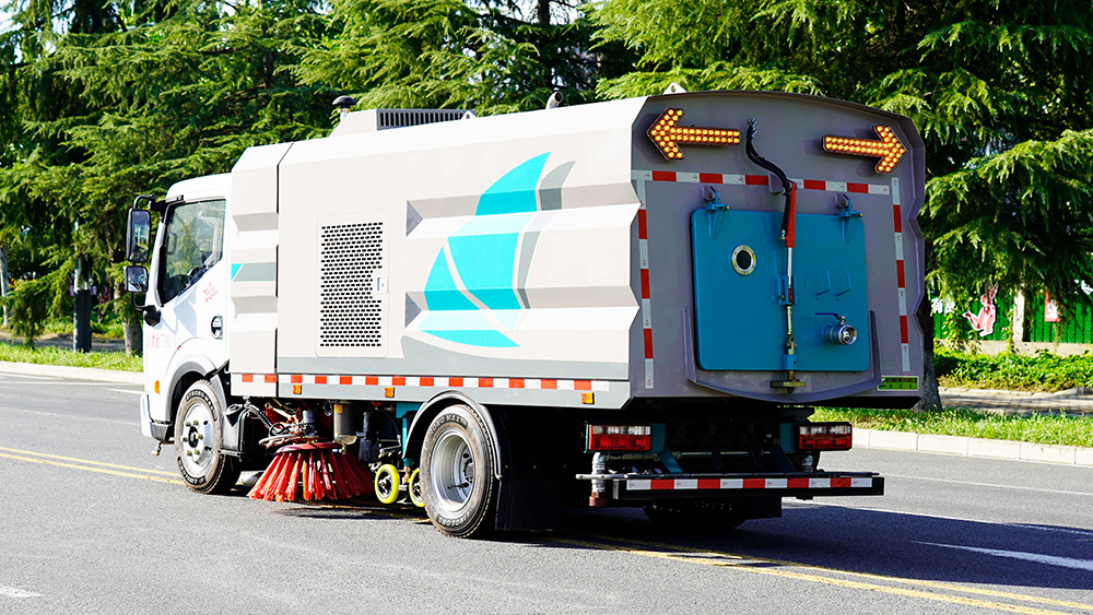 东风多利卡洗扫车