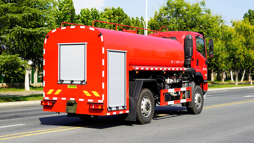 东风四驱森林消防洒水车