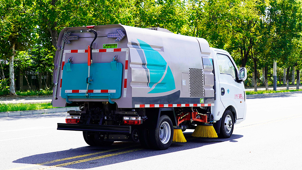 东风途逸扫路车