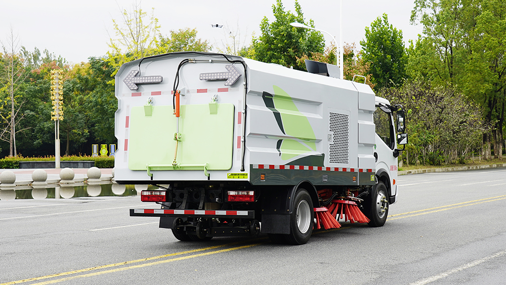 东风多利卡扫路车