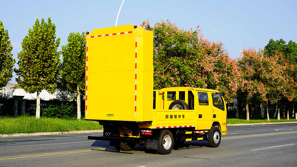 东风小多利卡防撞车