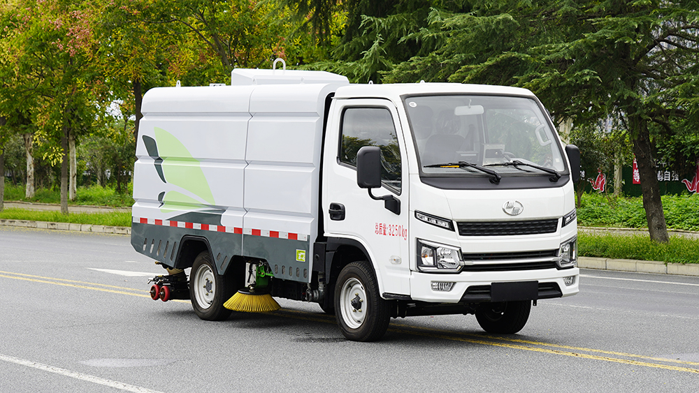 上汽跃进纯电动洗扫车