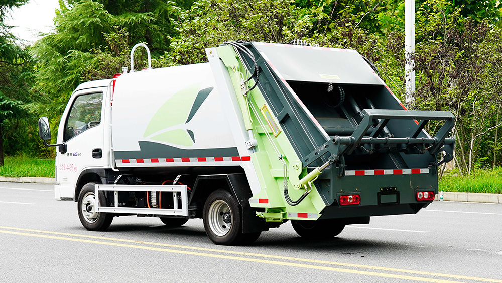 上汽跃进纯电动压缩垃圾车