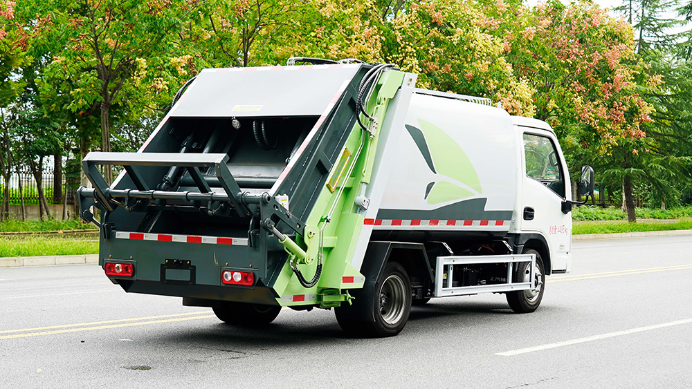 上汽跃进纯电动压缩垃圾车