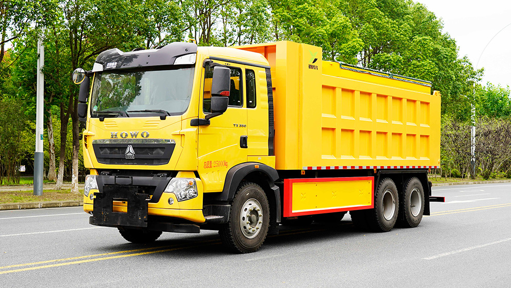 重汽豪沃除雪车