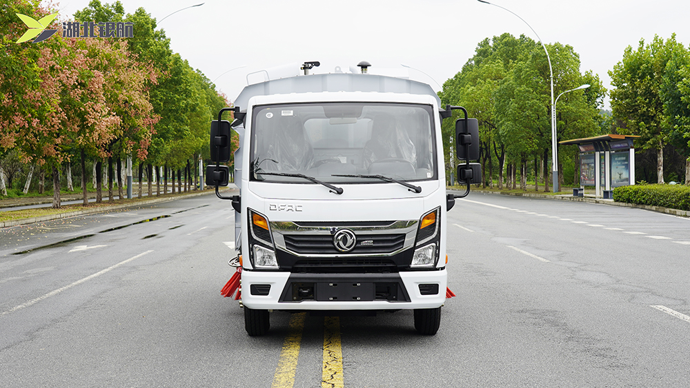 东风多利卡扫路车