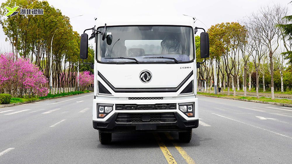 东风多利卡吸污车