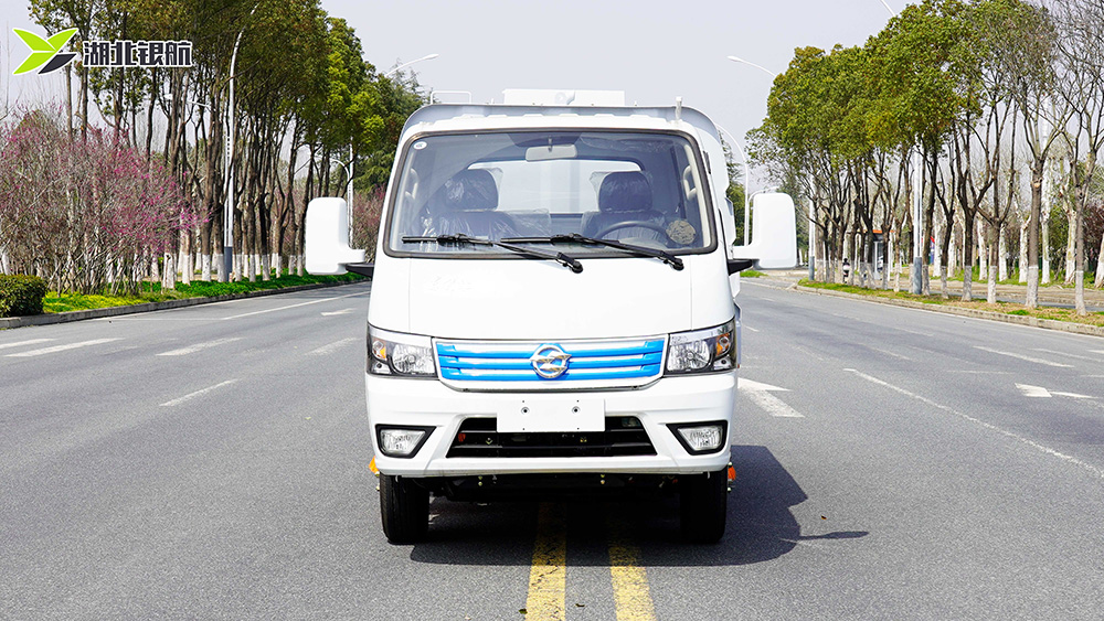 东风华神纯电动扫路车