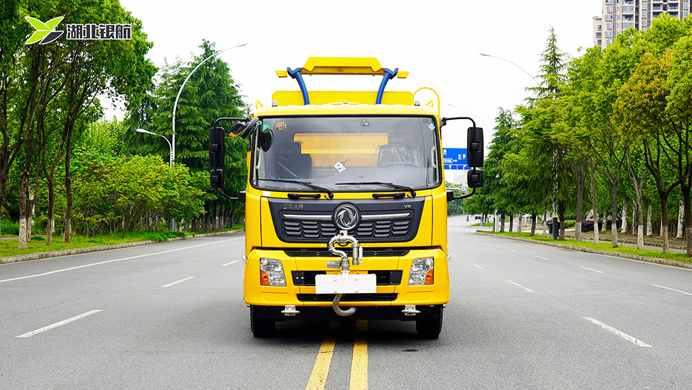 东风天锦清洗车