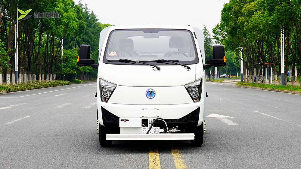 飞碟纯电动路面冲洗车