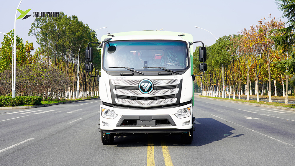福田智蓝18吨纯电动洗扫车