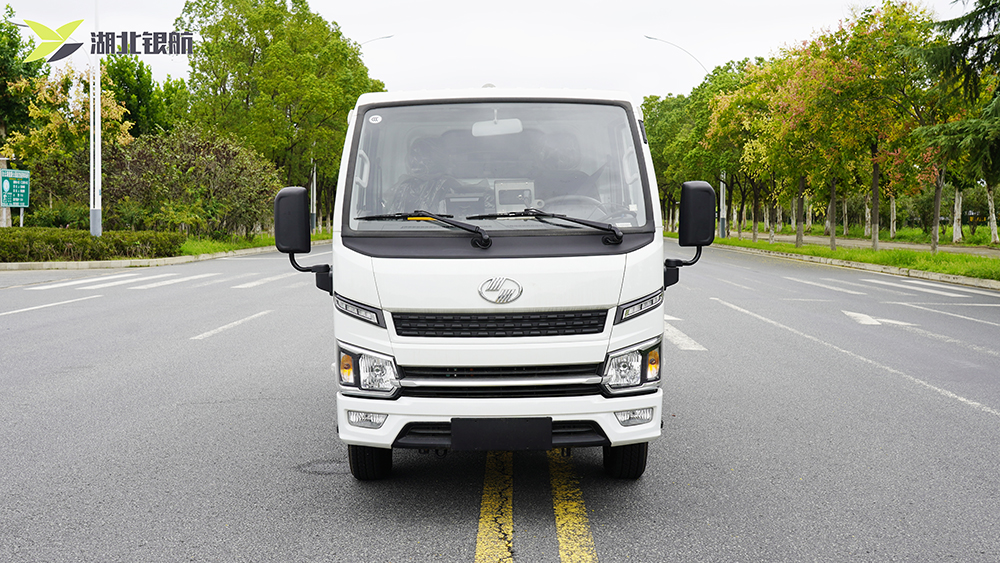 上汽跃进纯电动洗扫车